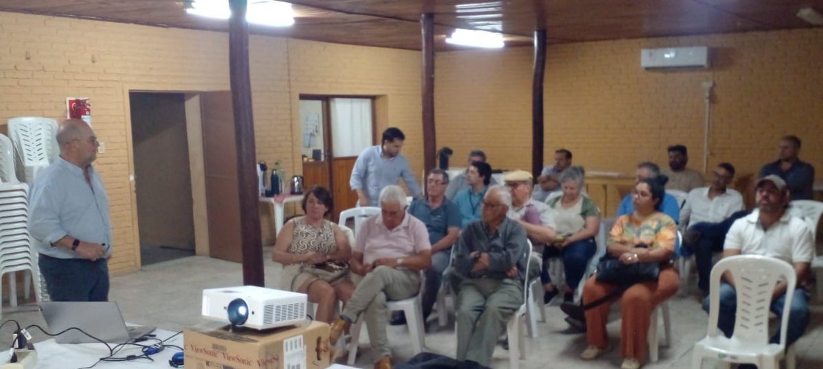 PlanAgro's tweet photo. El pasado viernes en📍Río Branco, Cerro Largo
Se realizó la
✔️Presentación del Plan Nacional de Lucha contra la Garrapata
🗣️Dr. Carlos Fuellis #DGSG
📌Sociedad Rural de Río Branco
@MGAPUruguay #DGDR #SRRB Diogo Delgado, Ing. Santiago Barreto #PlanAgro https://t.co/PNBKCV8WB5