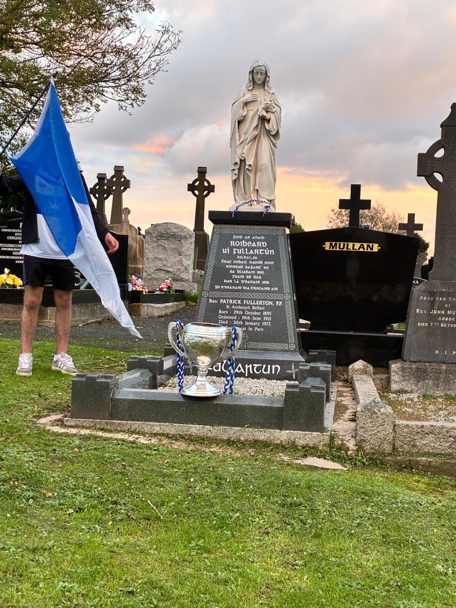 An tAthair Robert Fullerton, crann taca <a href="/naomheoinclg/">Naomh Eoin CLG</a> Béal Feirste.

Rugadh agus tógadh i Lios na Muc é, agus bhí sé lonnaithe i nDeoise an Dúin agus Choinnire.

Bhí sé i dtús cadhnaíochta in achan Ghluaiseacht Náisiúnta, an CLG agus Conradh na Gaeilge san áireamh.

I ndiaidh do
