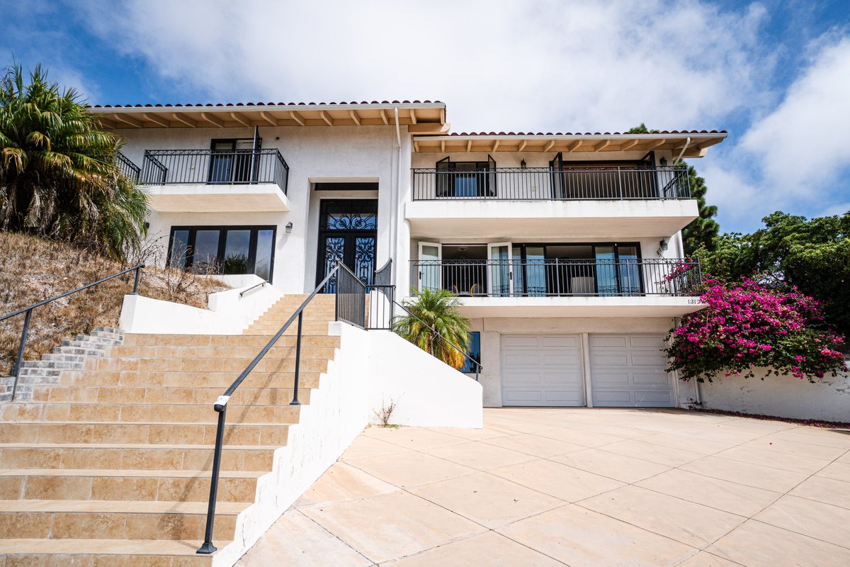 DanMishev's tweet photo. ✨ Fully Furnished Coastal Luxury – 1312 Via Zumaya, Palos Verdes Estates, CA 90274 ✨
🌊 Panoramic Ocean, Catalina &amp; Mountain Views
🏡 5 Beds | 4 Baths | 4,151 Sq Ft | Spacious Living | Gourmet Kitchen

💰 Lease: $10,000/month

DM for details or to schedule a private showing! https://t.co/7vtDJQS3aF