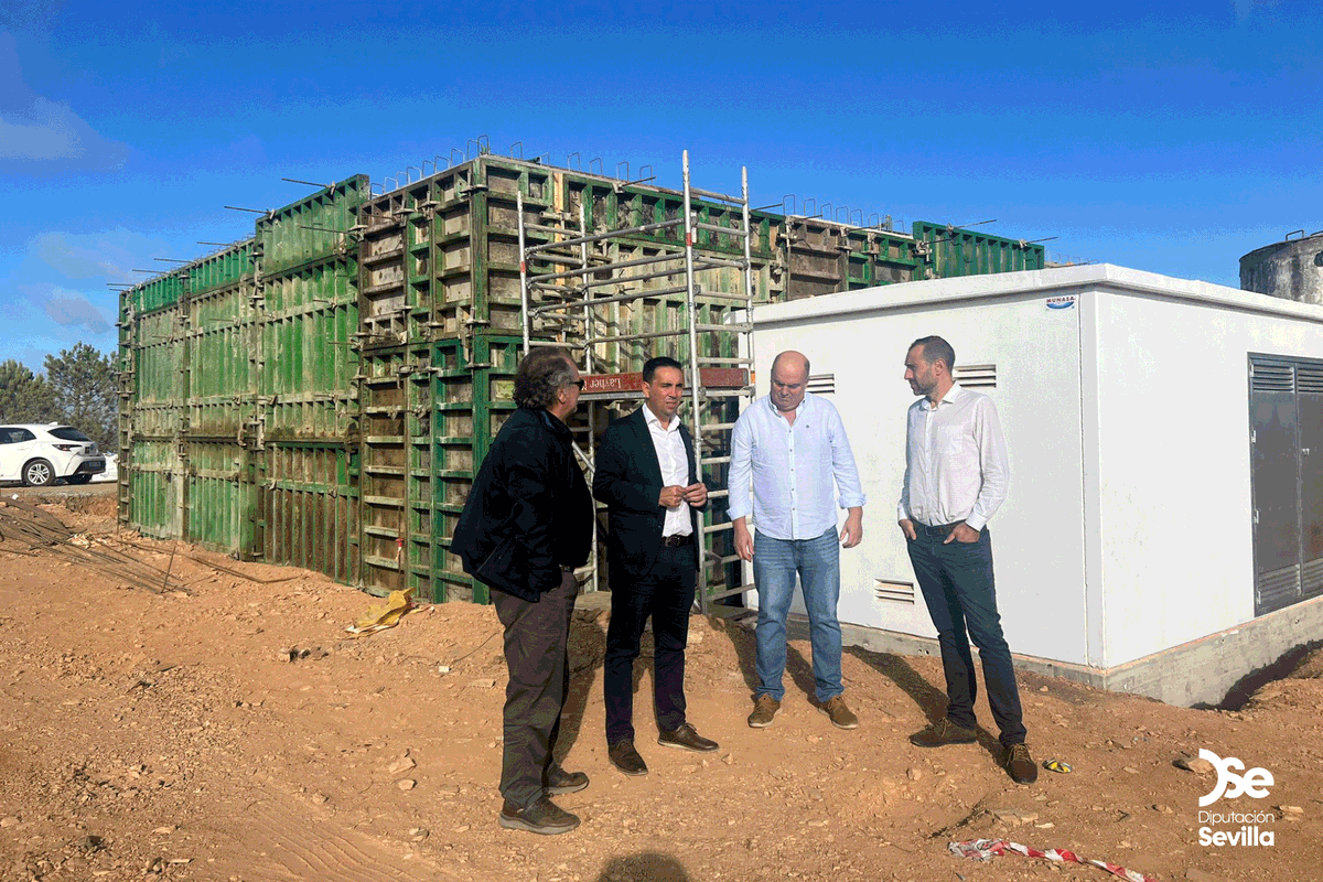 💧El diputado <a href="/GonzaloAulaga/">Gonzalo Dominguez</a> ha visitado, junto al alcalde de <a href="/Ayto_ElMadrono/">AYTO EL MADROÑO</a>, las obras de la construcción de un depósito de 450m³ y una caseta de instalaciones que garantizarán el abastecimiento de agua en las pedanías de El Álamo, Juan Antón, Juan Gallego y Villagordo.