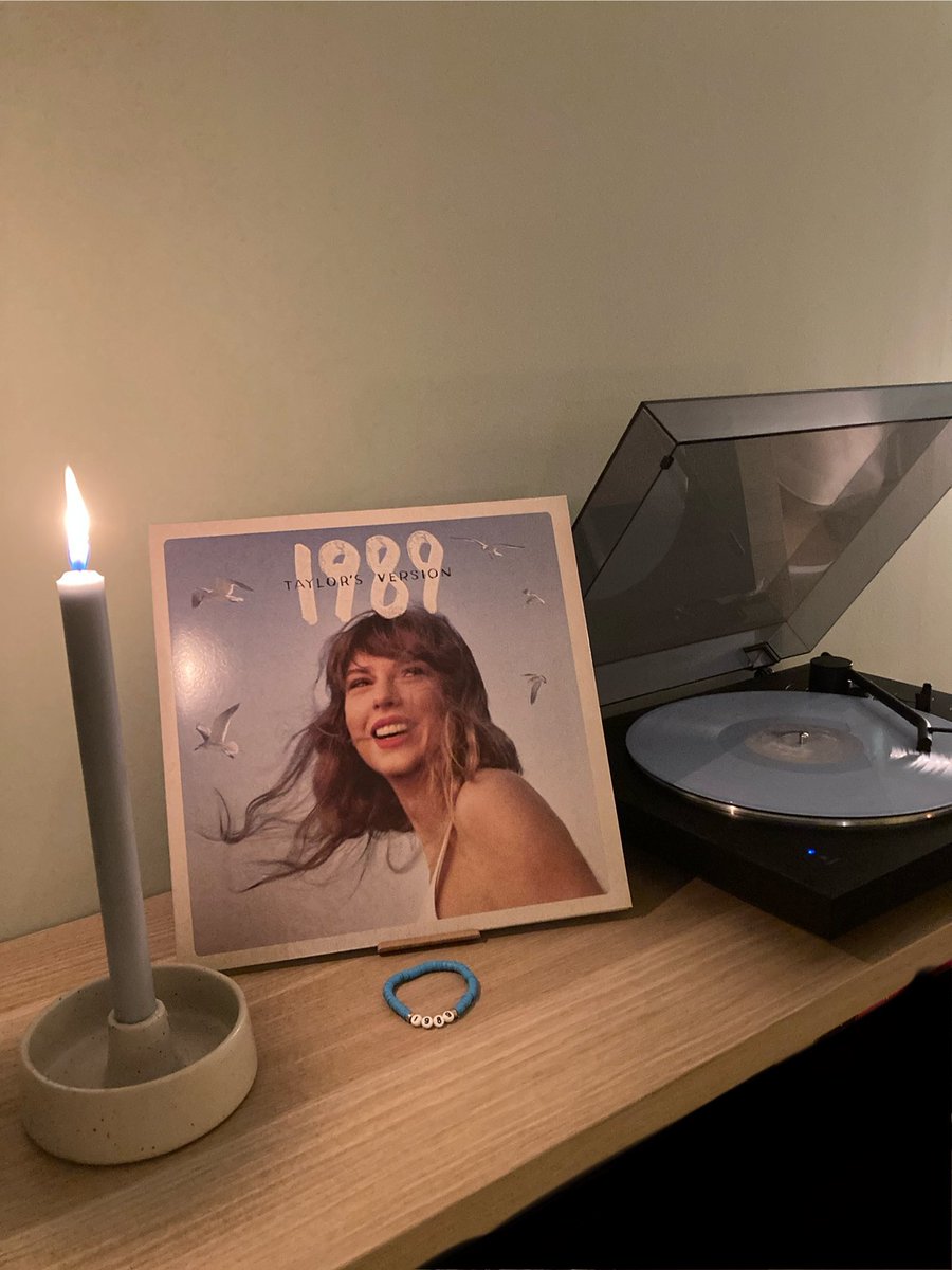 _MusicMixtape_'s tweet photo. Happy #2YearsOf1989TaylorsVersion 🩵 @taylorswift13 @taylornation13 https://t.co/aiaTua0WuV