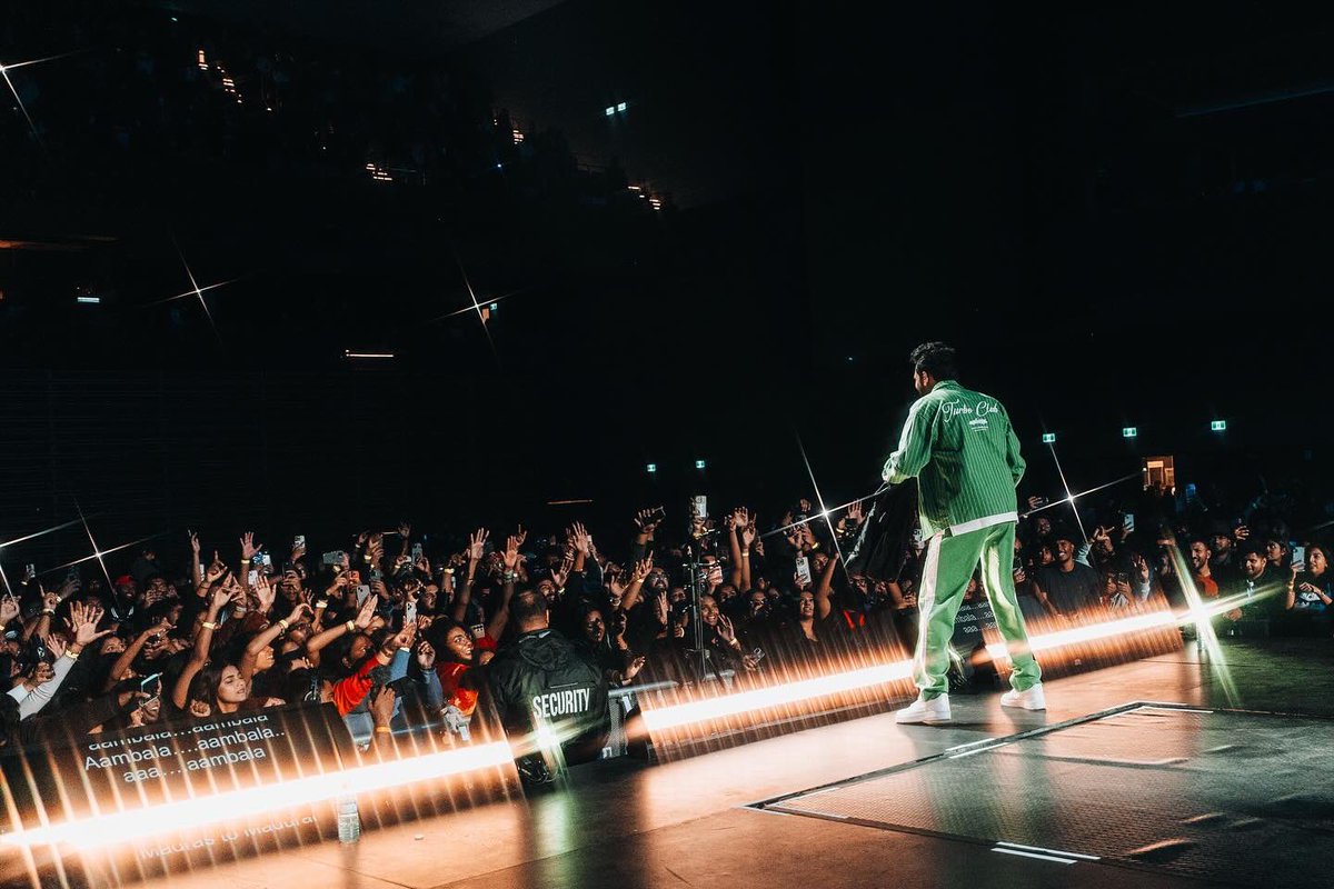 hiphoptamizha's tweet photo. The loudest crowd ever in the whole world tour 🫶 
Canada you have my heart 😍 https://t.co/VelQVDoSJF