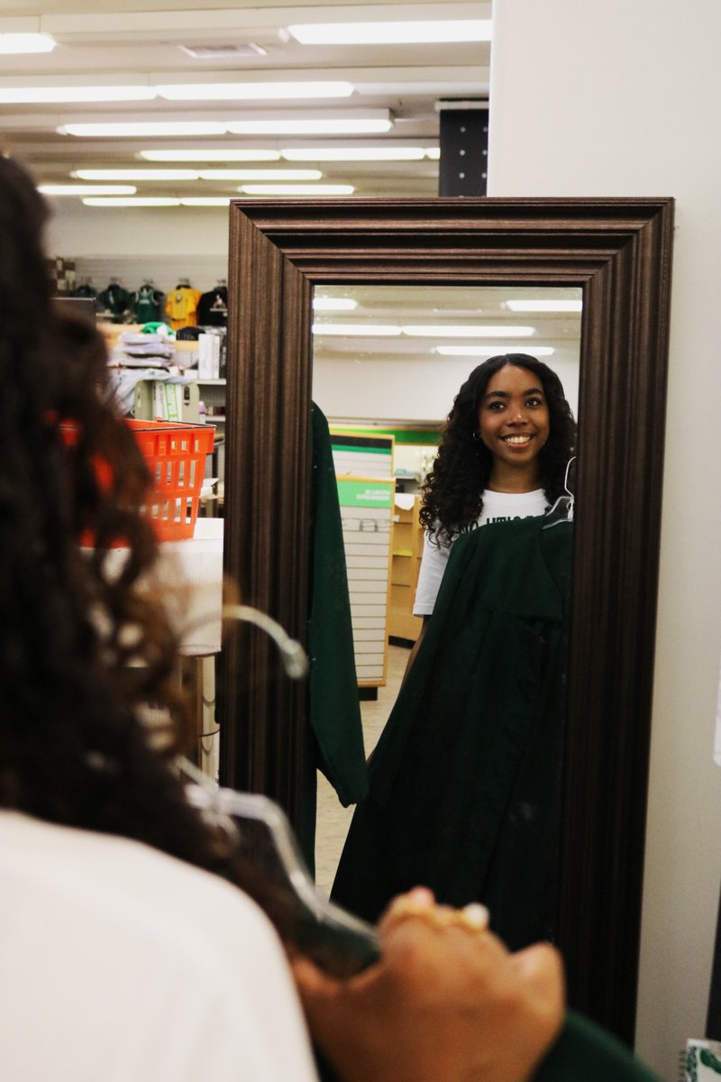 Manoa Bookstore (@manoabookstore) on Twitter photo Graduating this fall? Check out Graduation Fair this Wednesday (10/29) at the bookstore and grab all your grad gear! ๐ ๐ Graduating this fall? Check out Graduation Fair this Wednesday (10/29) at the bookstore and grab all your grad gear! ๐ ๐