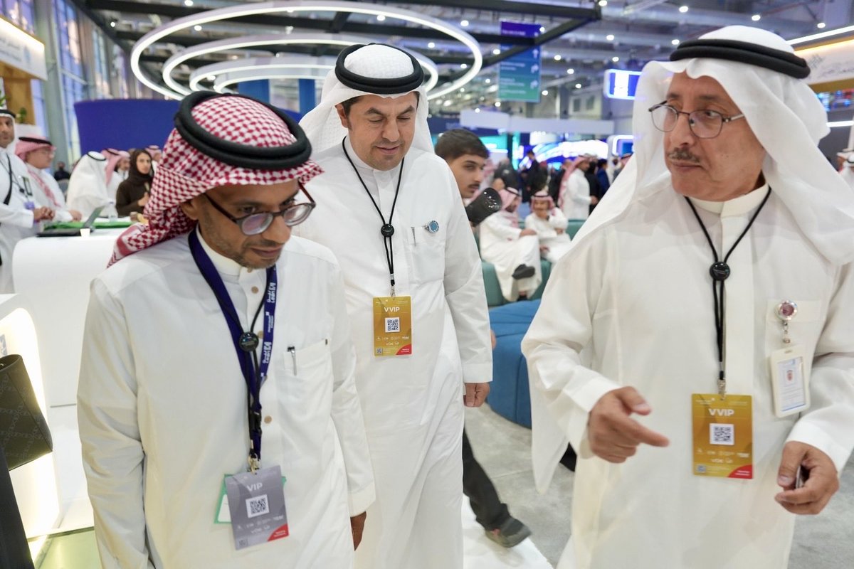 JazanUniversity's tweet image. #الجامعة_اليوم 📸
جامعة جازان ممثلة بالمستشفى الجامعي تشارك بجناح في ملتقى الصحة العالمي الذي افتتحه معالي وزير الصحة #فهد_الجلاجل، تحت شعار &quot;استثمر في الصحة&quot; في مركز الرياض للمعارض والمؤتمرات بملهم، ويستمر لمدة 4 أيام. 
#ملتقى_الصحة_العالمي_2025 
#جامعة_جازان