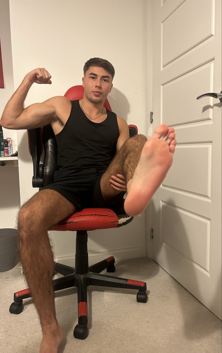 Turn that pathetic little brain off and start dispensing all that f*g cash to me boy 😈🫰🏻