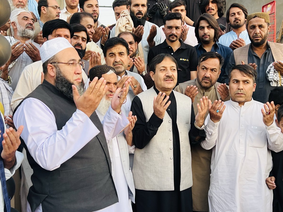 ZayraiPKNAP's tweet image. کوئٹہ ،،پشتونخوا نیشنل عوامی پارٹی کے صوبای صدر نصراللہ خان زیرے  “”مجلس کیفے “ کا افتتاح  کررھے ھے