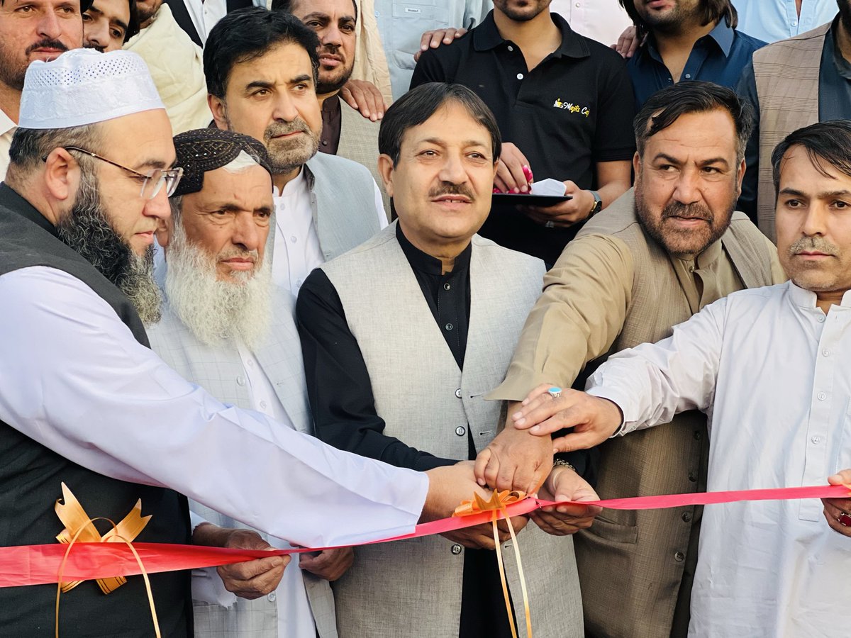 ZayraiPKNAP's tweet image. کوئٹہ ،،پشتونخوا نیشنل عوامی پارٹی کے صوبای صدر نصراللہ خان زیرے  “”مجلس کیفے “ کا افتتاح  کررھے ھے