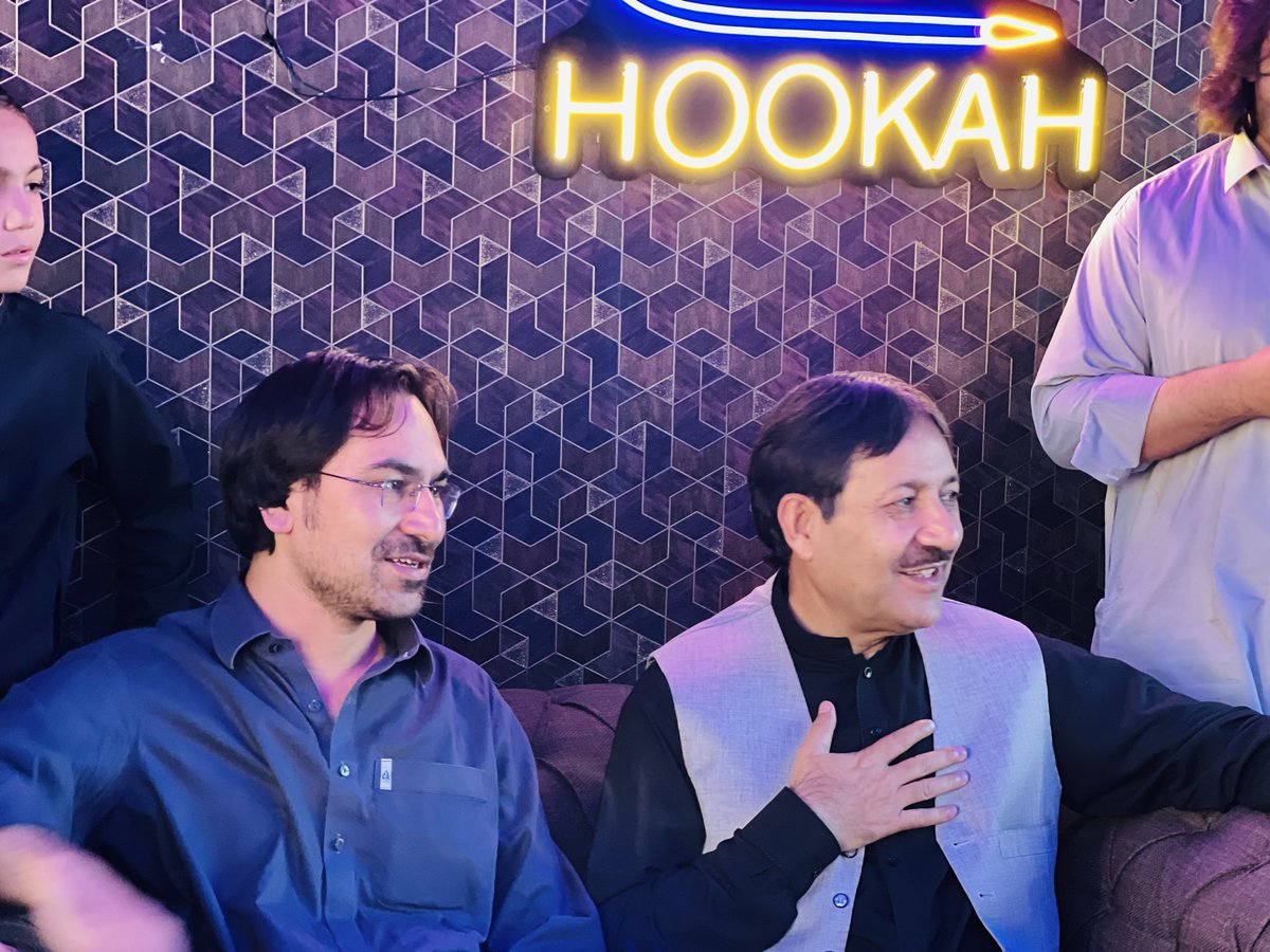 ZayraiPKNAP's tweet image. کوئٹہ ،،پشتونخوا نیشنل عوامی پارٹی کے صوبای صدر نصراللہ خان زیرے  “”مجلس کیفے “ کا افتتاح  کررھے ھے