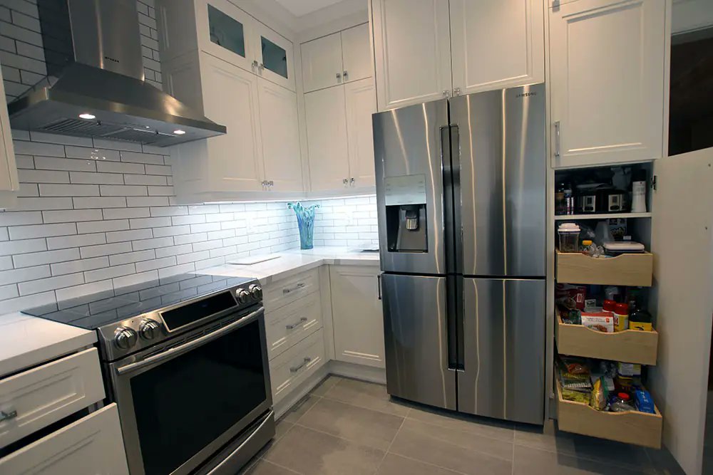 JosephKitchenON's tweet image. #Upgrade your #kitchen with a stunning #pulloutpantry featuring #solidwood dovetail #jointdrawers and #Europeansoftclosehinges! 🌟 josephkitchens.com
#RichmondHillKitchens #KitchenDesign #KitchenGoals #CustomCabinetry #HomeImprovement #KitchenStorage #SoftCloseHinges #Luxury