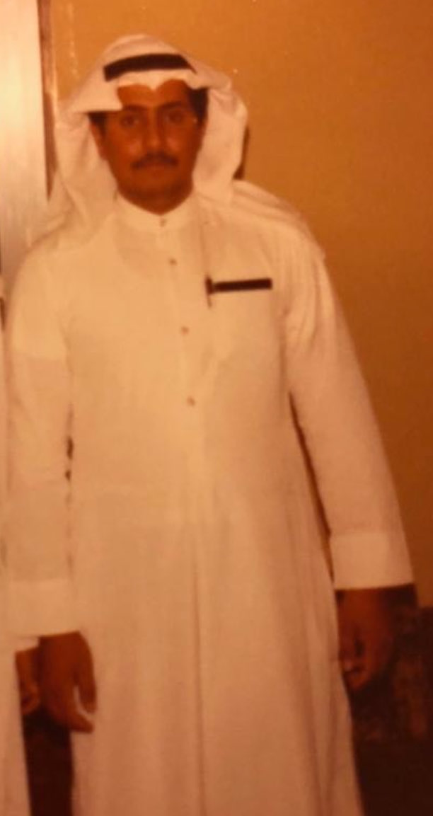 ادعيك انا ياربي ترحم هالاثنين
وتغفر لهم ياربي والموت سنة

وترزقهم الجنات يالله امين
ويروي ظماهم حوض كوثر بـ جنة

#مبارك_مداد_الشويخ
#هذال_مثال_الشليه