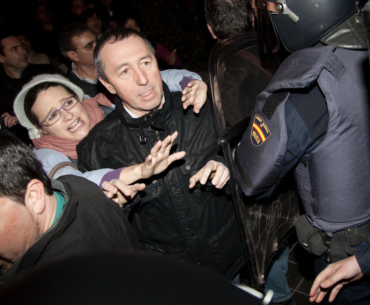 joanguanter_'s tweet photo. Fa 13 anys                           Disssabte a la
a la Primavera                    manifestació              
valenciana                          contra Mazón
                                               
Sempre on cal estar. https://t.co/lkCekhMByp