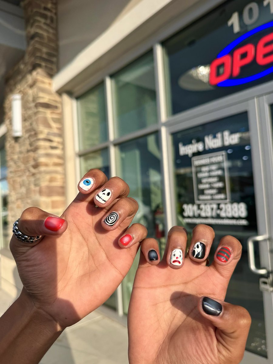 Almightychloeee's tweet photo. Yall like my SPOOKY NAILS?👻🎃 https://t.co/y2xTS4crPW