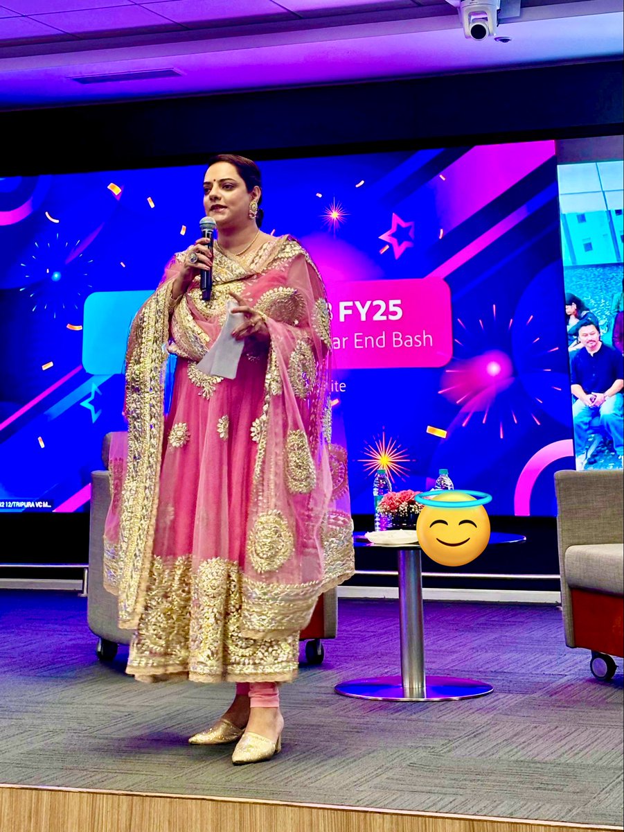 Went to office after 14 days. Organised and hosted an event for an audience of ~400. Rocked at it! Got more compliments than I can remember 🥰 Got a gift, got an award. Overall, a pretty good day 😊😊