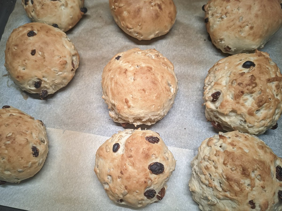 AT0MAC's tweet photo. I'm currently not feeling well, been for a few days. Just flu, nothing serious, but it's seriously annoying!!! And absolute lack of energy 🤧
But hey, I baked buns, because I didn't want to go anywhere to get something to eat
I'll be back 👍
#buns #boller #baking #bagt https://t.co/SHJDVKXYSg