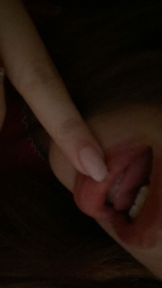 Wer würde alles für diese Lippen tuen 

#session #Geldherrin #Zahlsklaven #findom #Femdom #dominant