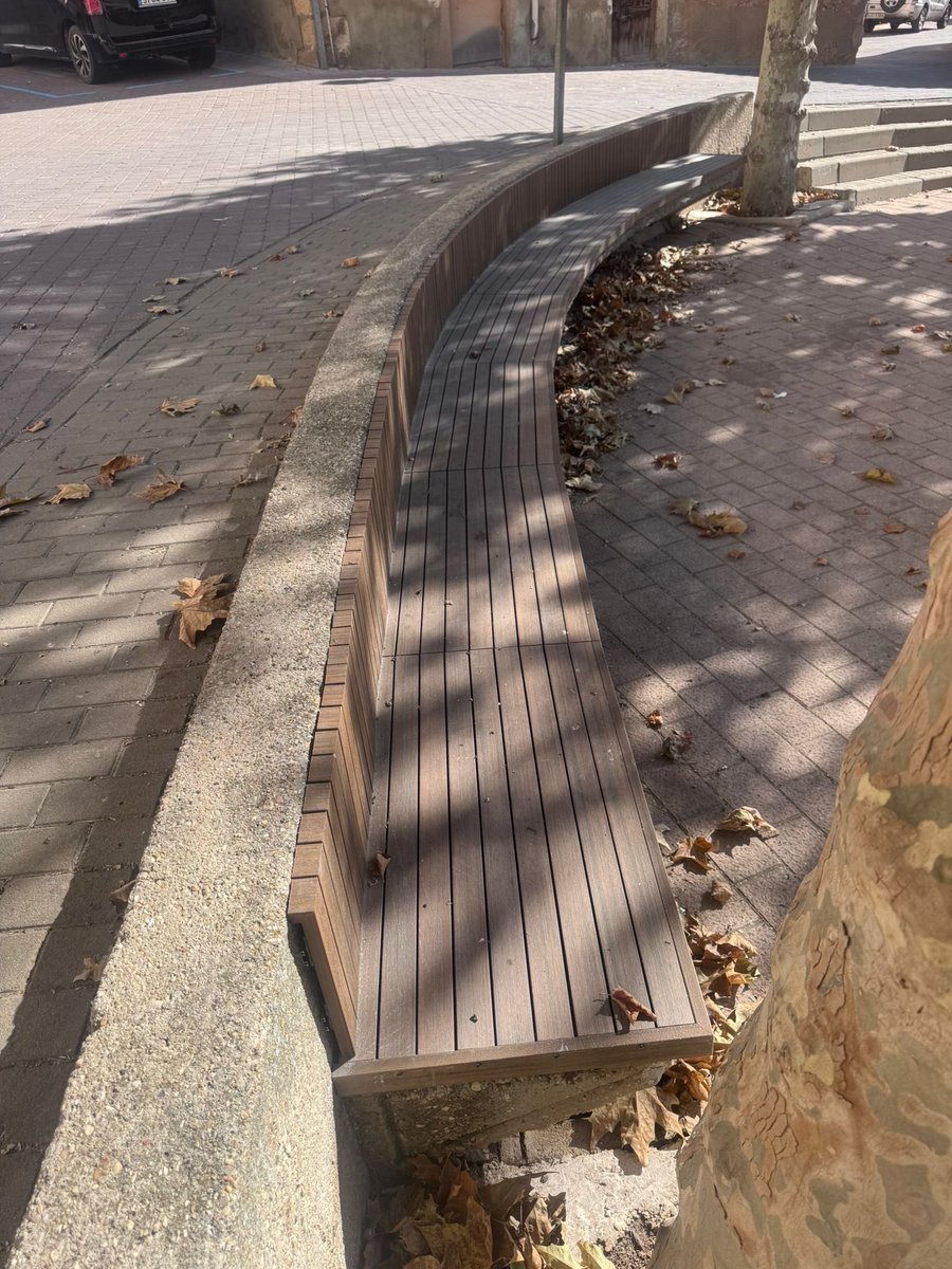 MaryanDecora's tweet image. Con el #sistemagrad de instalación de tarimas de exterior es bastante rápida y limpia la instalación y más en zonas curvas, que con otros sistemas 
#proyectos #soria #sanestebandegormaz #cyl 
Instalación de nuestro cliente profesional #carpinteriamuyocarretero