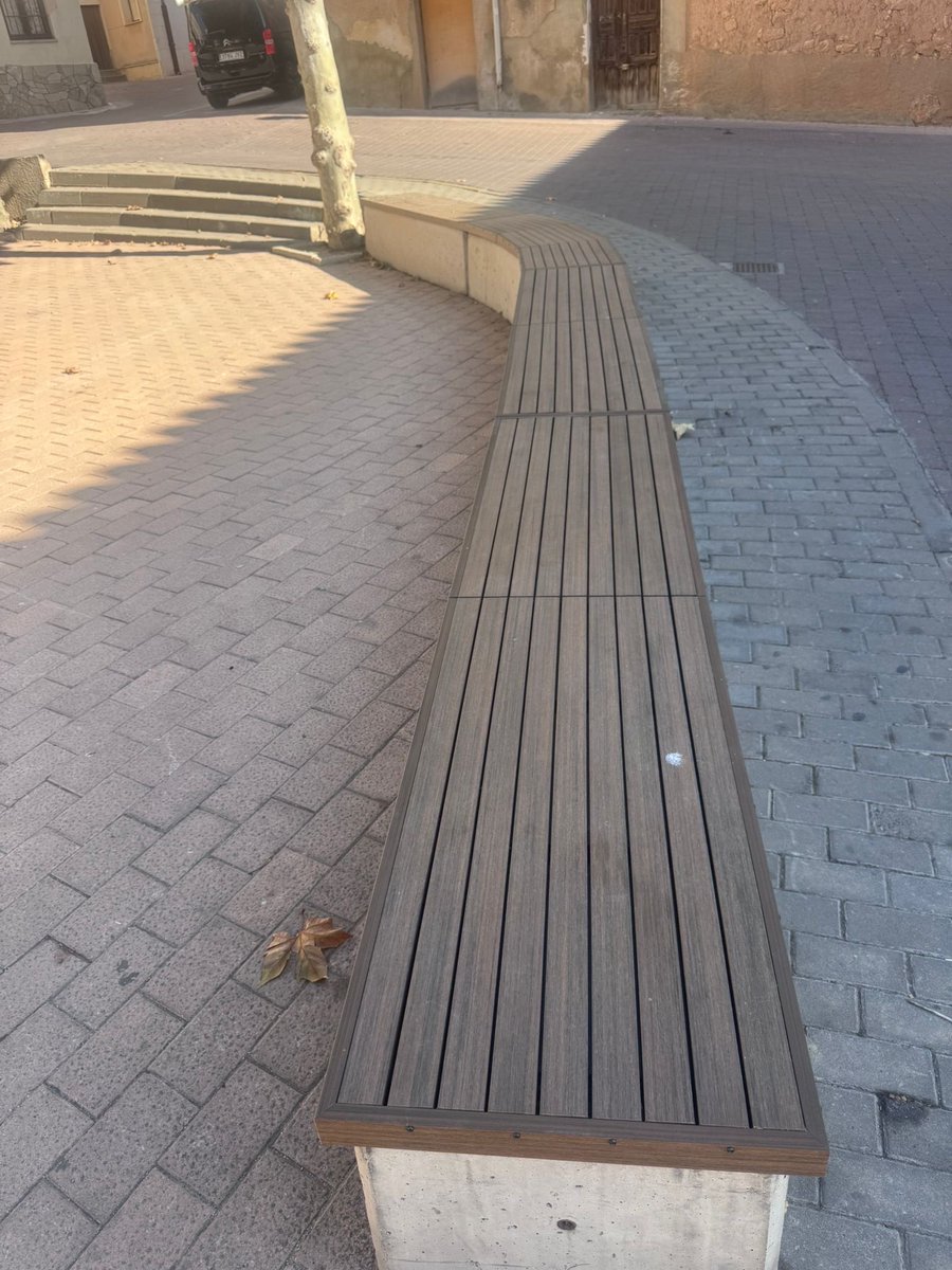 MaryanDecora's tweet image. Con el #sistemagrad de instalación de tarimas de exterior es bastante rápida y limpia la instalación y más en zonas curvas, que con otros sistemas 
#proyectos #soria #sanestebandegormaz #cyl 
Instalación de nuestro cliente profesional #carpinteriamuyocarretero