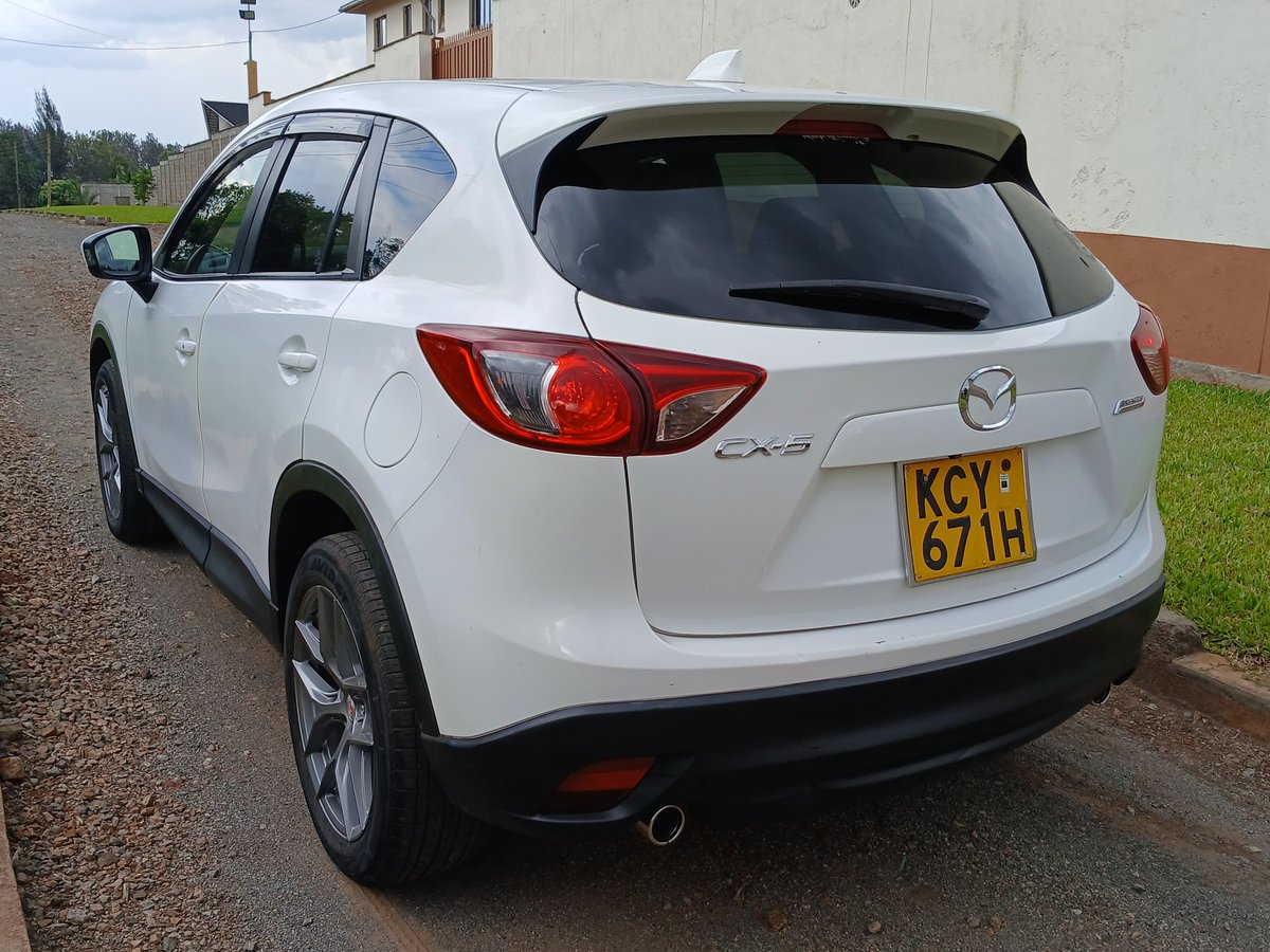 swiftmikes's tweet image. FOR SALE: 2013 MAZDA CX5 DIESEL
2.2L Skyactiv-D
173HP / 420Nm
6-Speed Auto 
Cruise Control
Leather Seats
💰 KES 1.48M
📞 0792 806474.