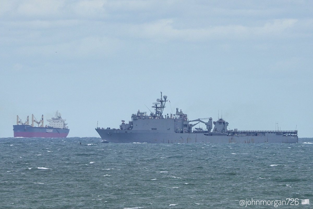 johnmorgan726's tweet photo. USS GUNSTON HALL (LSD-44) 🇺🇸 Whidbey Island-class dock landing ship inbound for Naval Station Norfolk (NOB) Virginia. And in the background the #BulkCarrier #GiselaOldendorff , IMO:9702601 en route to Norfolk, flying the flag of Portugal 🇵🇹. #USSGunstonHall #LSD44 #ShipsInPics https://t.co/gpRDT5GVAU