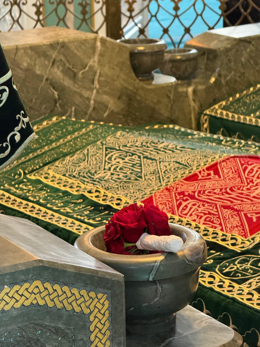 Hayaller gerçek olsa,
Yanımda Yâr (k.s) olsa,
Ay Dilemîn...