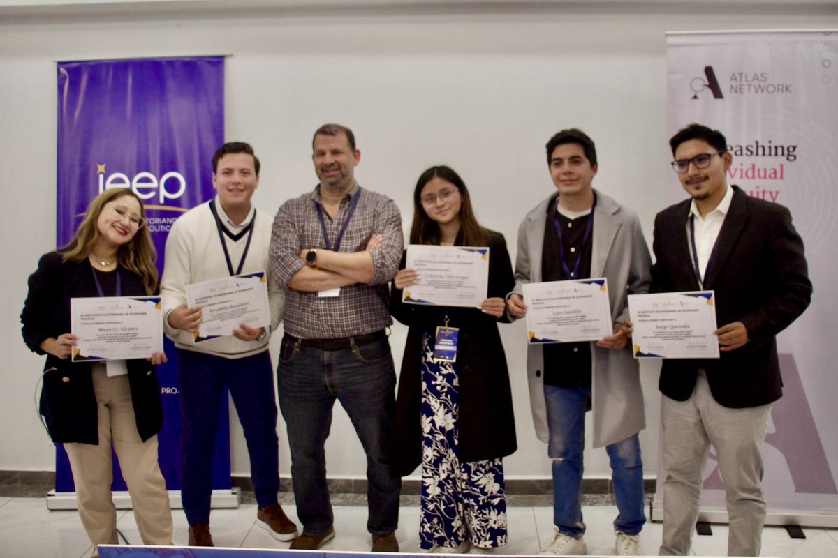 💙 En Cuenca, Azuay, el <a href="/ieep_ec/">Economía Política</a> reunió a jóvenes líderes que creen en el futuro del país.

Los jóvenes de #CREO21 fortalecen sus habilidades para construir un Ecuador con más oportunidades. 🇪🇨✨

#CREOenelFuturo #Jóvenes