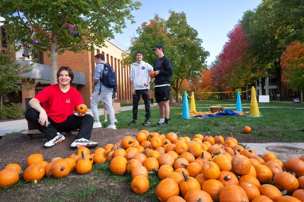 MasonPatriots's tweet image. Fraternity &amp;amp; Sorority Life at Mason is dedicated to philanthropy, service, and social impact.
From campus fundraisers to community outreach, our chapters are committed to making positive change! 🌟

#MasonNation #StudentInvolvement