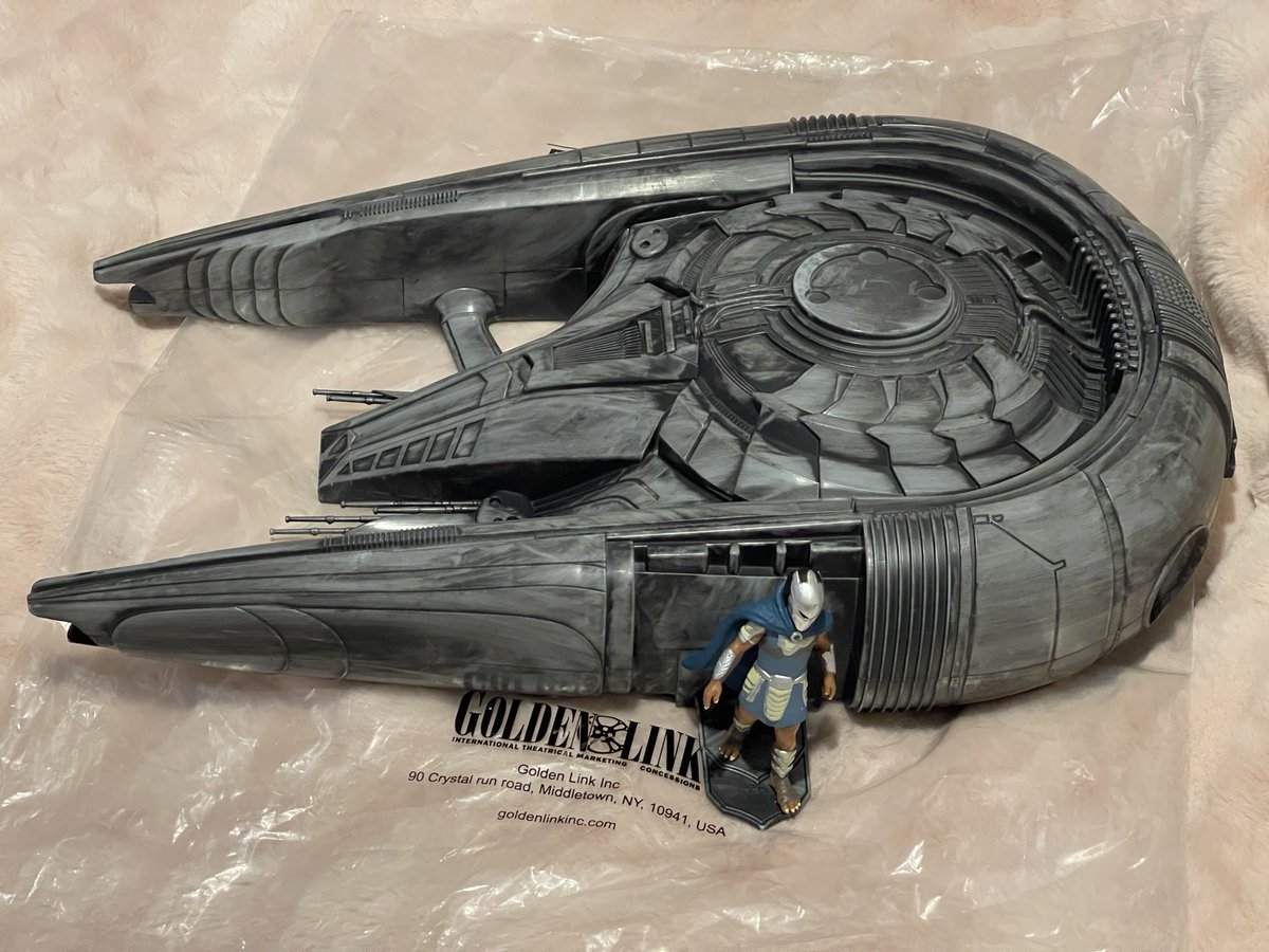 Want some….popcorn💁🏻‍♀️ this is actually a really cool piece of movie theater merch.