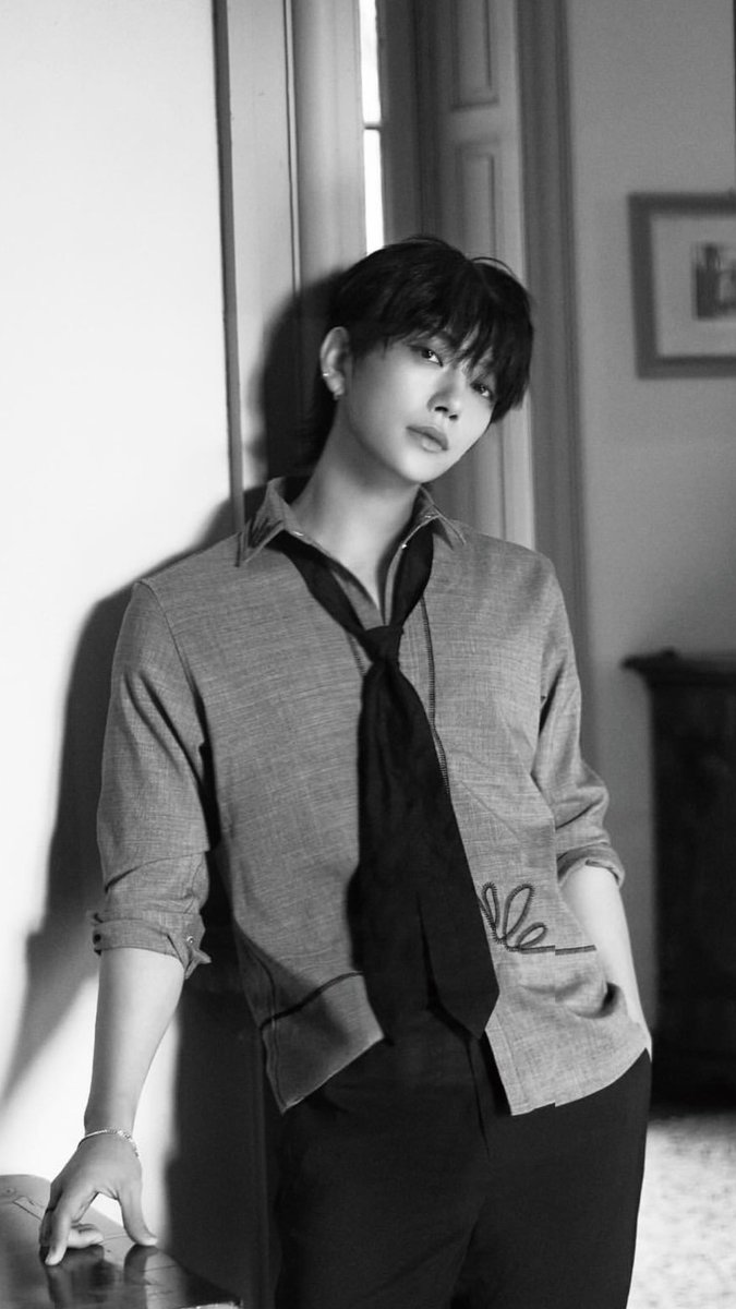washua1230's tweet photo. 너무 촣다！😵‍💫
Marie Claire Nov.

#Joshua #조슈아 #홍지수 #svt #marieclaire https://t.co/49nU5vMrtN