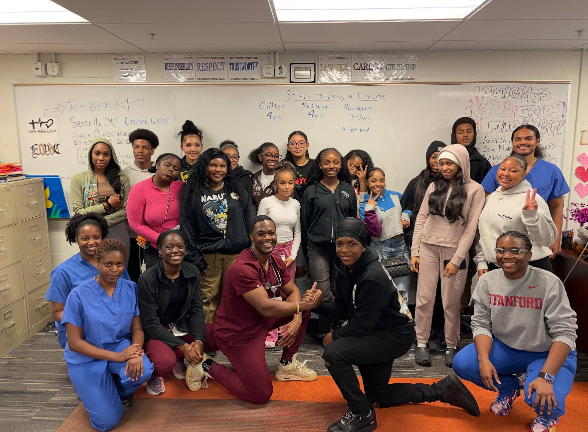 DrJhodge1906's tweet photo. Kudos & Thank You to @StanfordMed students for encouraging kids in the community. Positive connections can have a huge impact on #academic outcomes. #Mentorship #Encouragement #STEM #Medstudent #blackgradstudents #CommunityService @johnnyp_quest @Stanford @KnightHennessy https://t.co/IuWJBDxGkt