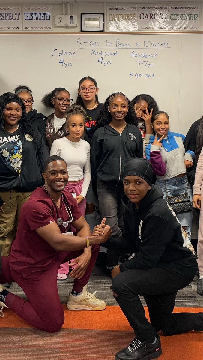 DrJhodge1906's tweet photo. Kudos & Thank You to @StanfordMed students for encouraging kids in the community. Positive connections can have a huge impact on #academic outcomes. #Mentorship #Encouragement #STEM #Medstudent #blackgradstudents #CommunityService @johnnyp_quest @Stanford @KnightHennessy https://t.co/IuWJBDxGkt