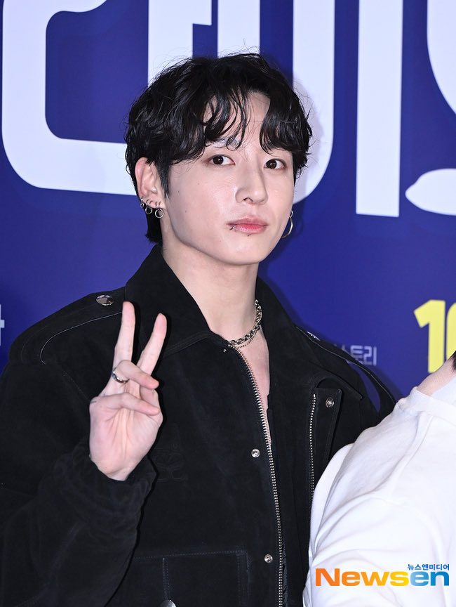 magicomplises's tweet photo. #Jungkook asistió a la premier  VIP de la película  "The First Ride" en  Seoul..🥹 https://t.co/BwQPNfYGzU