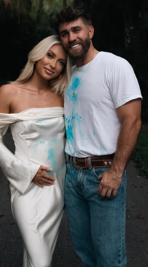 thetatebryan's tweet photo. upgraded to mom &amp; dad 👀💙 @laurennaldean https://t.co/gQ5jbgkLkC