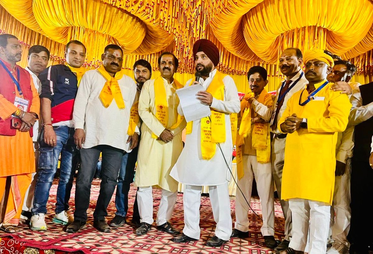मुख्यमंत्री श्रीमती <a href="/gupta_rekha/">Rekha Gupta</a> जी द्वारा यमुना की स्वच्छता और छठ पर्व की तैयारियों पर दिया गया विशेष ध्यान वास्तव में प्रशंसनीय है।उनके नेतृत्व में इस वर्ष छठ पूजा का आयोजन अधिक स्वच्छ, व्यवस्थित और श्रद्धा से परिपूर्ण रहा।

आज गांधी नगर छठ पूजन समिति द्वारा आयोजित सन्ध्या