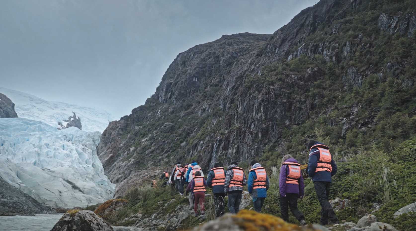 G4SXNueWAAAoX0Z?format=jpg&name=large