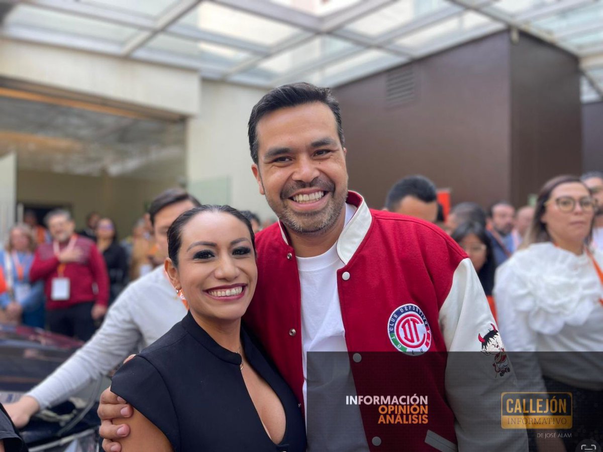 DE NUEVO, MÁYNEZ EN TOLUCA 

Jorge <a href="/AlvarezMaynez/">Jorge Álvarez Máynez</a> Máynez, dirigente nacional de <a href="/MovCiudadanoMX/">Movimiento Ciudadano | Movimiento Naranja</a>  visitó de nueva cuenta el municipio de Toluca, capital del #Edoméx 

Máynez acudió a la premiación de "México con Valores". En la imagen se observa junto a <a href="/RuthSalinasR/">Ruth Salinas Reyes</a> diputada del