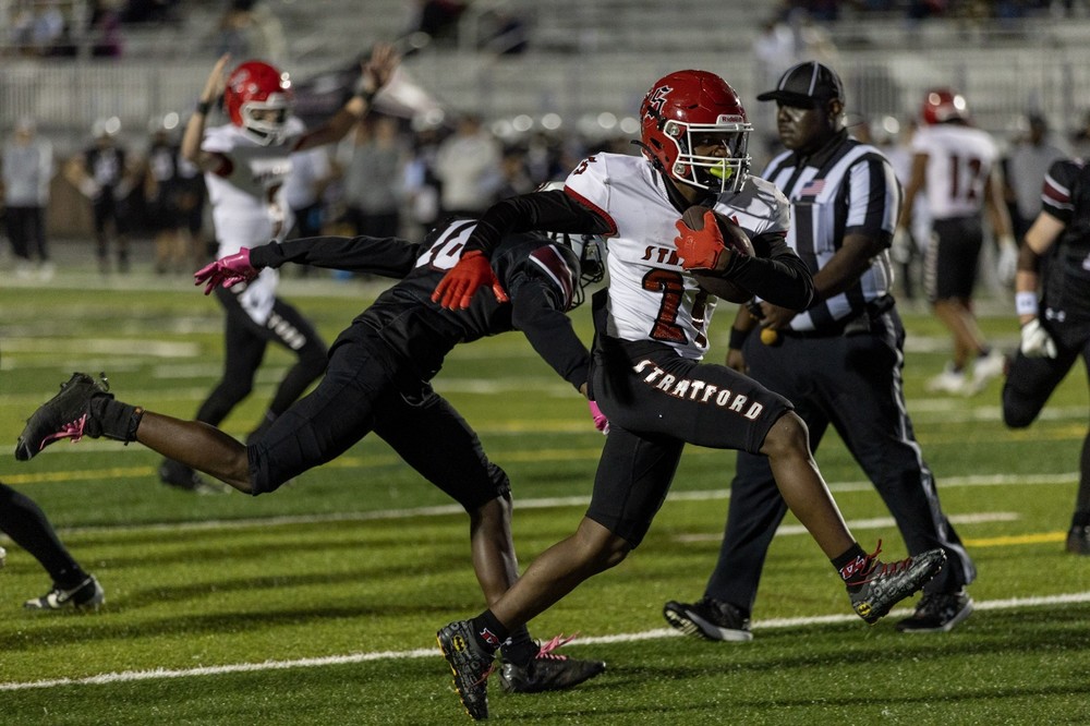 Football Looks to Remain Perfect in Region; Face Goose Creek Thursday in Regular Season Finale bcsdschools.net/o/shsathletics…