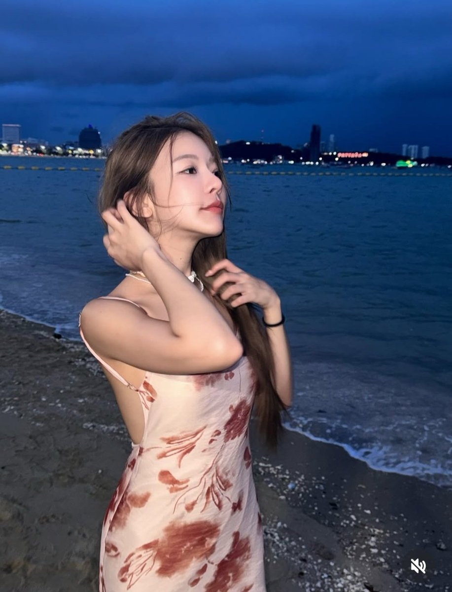 WKaewseekr57440's tweet image. เมษ์สวยเซ็กซี่มากอยากรู้ว่าใครถ่ายรูปให้เมษ์ วิวทะเลดึกสวยมาก🌊❤️🔥📷
#maywyda