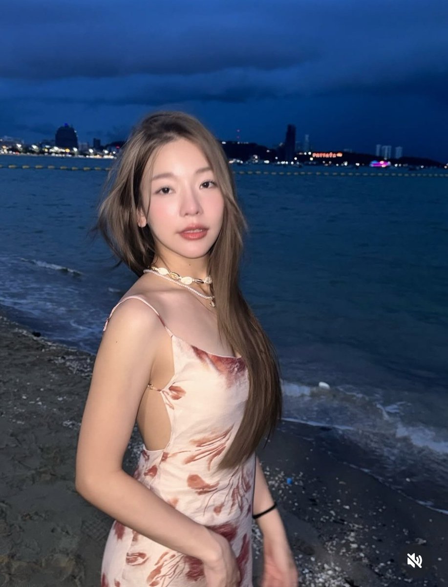 WKaewseekr57440's tweet image. เมษ์สวยเซ็กซี่มากอยากรู้ว่าใครถ่ายรูปให้เมษ์ วิวทะเลดึกสวยมาก🌊❤️🔥📷
#maywyda