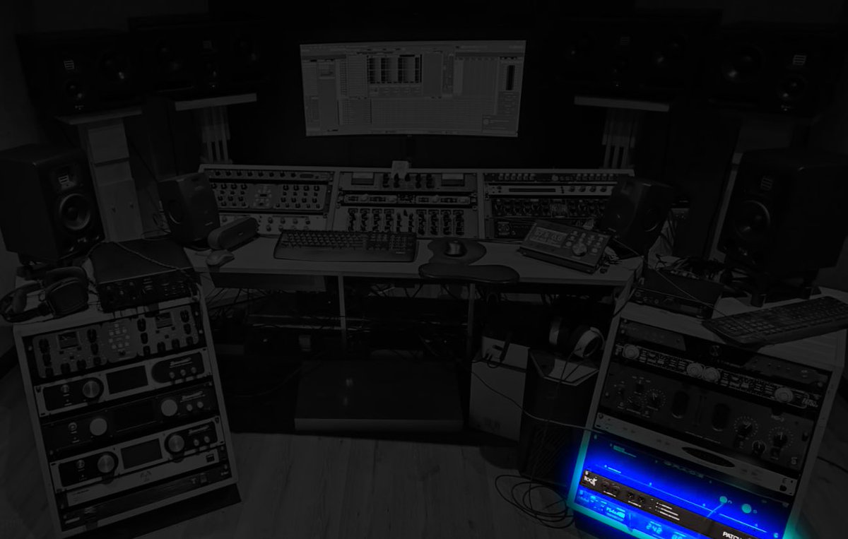 FlockAudio's tweet image. When your mix depends on it… there’s only one 𝗣𝗔𝗧𝗖𝗛.
At the foundation of thousands of pro workflows is 𝗣𝗔𝗧𝗖𝗛 — our flagship routing system.
Why? Because the world’s top engineers trust Flock Audio for reliability, precision, and sonic integrity.
#prosknow