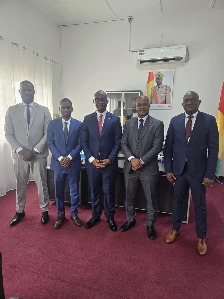 J'ai reçu aujourd'hui la visite de courtoisie de mon collègue Abdoulaye Bathily, nouvel ambassadeur du 🇸🇳 en 🇨🇩. 
Dans un échange fraternel, nous avons loué l'excellence de nos relations et reaffirmé notre engagement de pleine collaboration pour le succès de nos missions en RDC.
