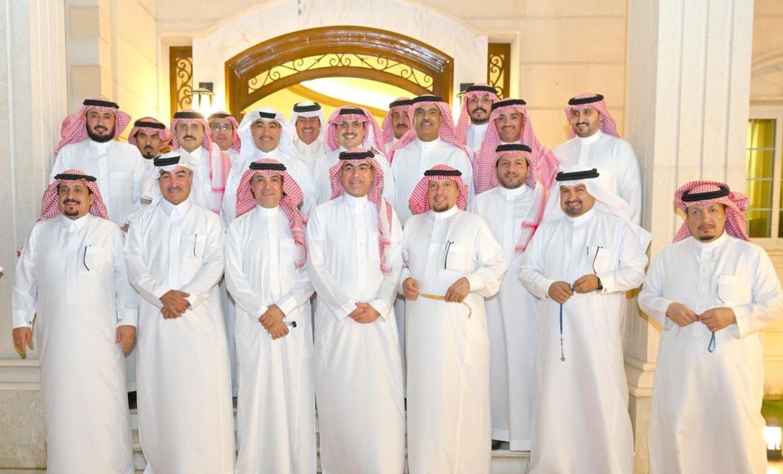 في ليلة تسودها المحبة اقام العم سعادة اللواء مشبب بن جلبان مأدبة عشاء لأسرة ال مشيط يتقدمهم الشيخ / سعيد بن حسين بن مشيط (شيخ شمل قبائل شهران) ومرافقينهم الكرام .

كانت ليلة جميلة اجتمع فيها الأخوة والأحبة وعدد من الوجهاء والرموز أكرمك الله والله يكثر خيرك يبو سلمان 🌹

<a href="/msj993/">مشبب بن سعد بن جلبان</a>