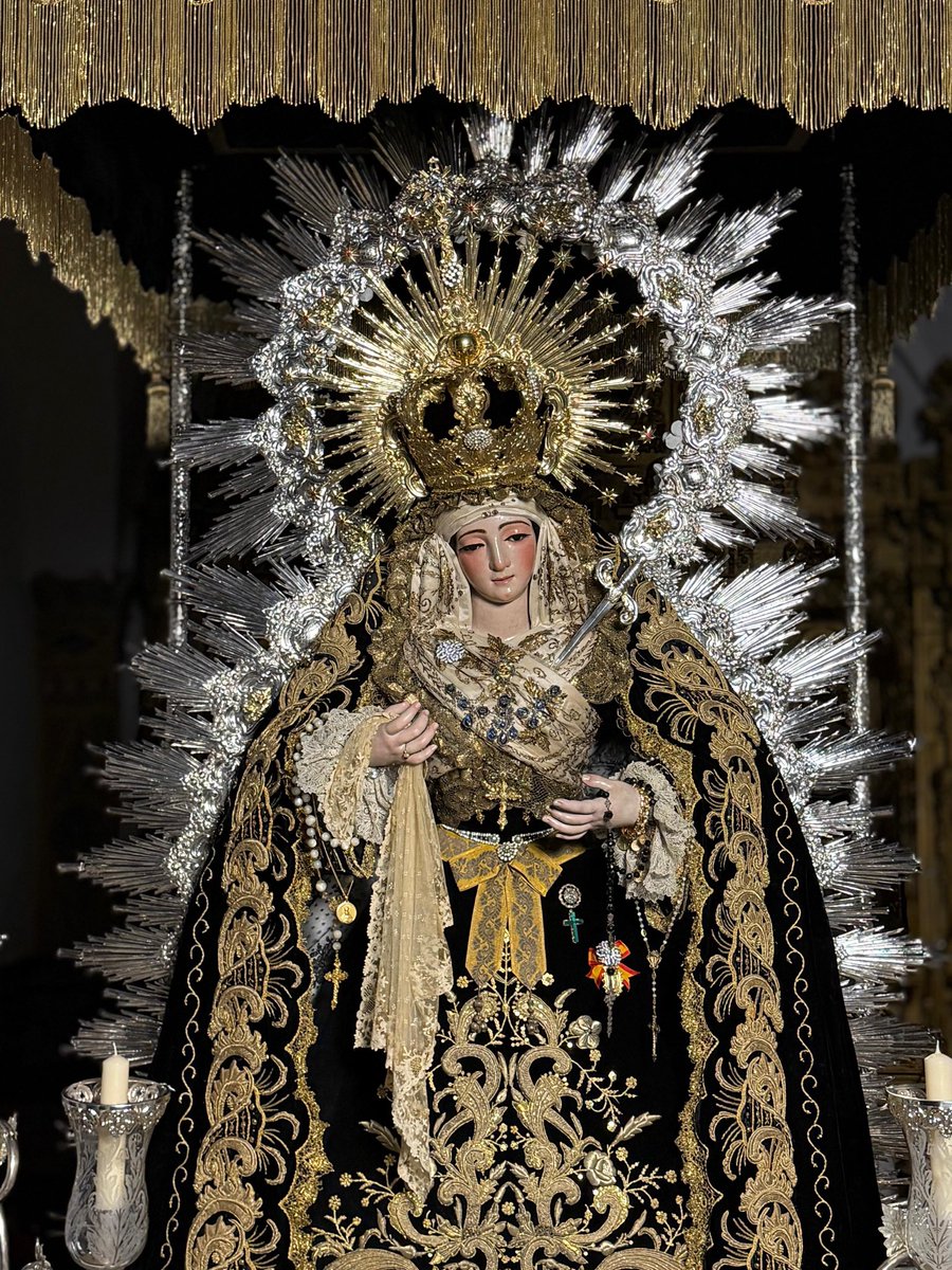 mabernalsanchez's tweet photo. ¡La Sangre de Gerena! 

El terno, la rafaga, las caídas, la peana… y la virgen. Saquen sus baberos. https://t.co/DQRByLxYpI