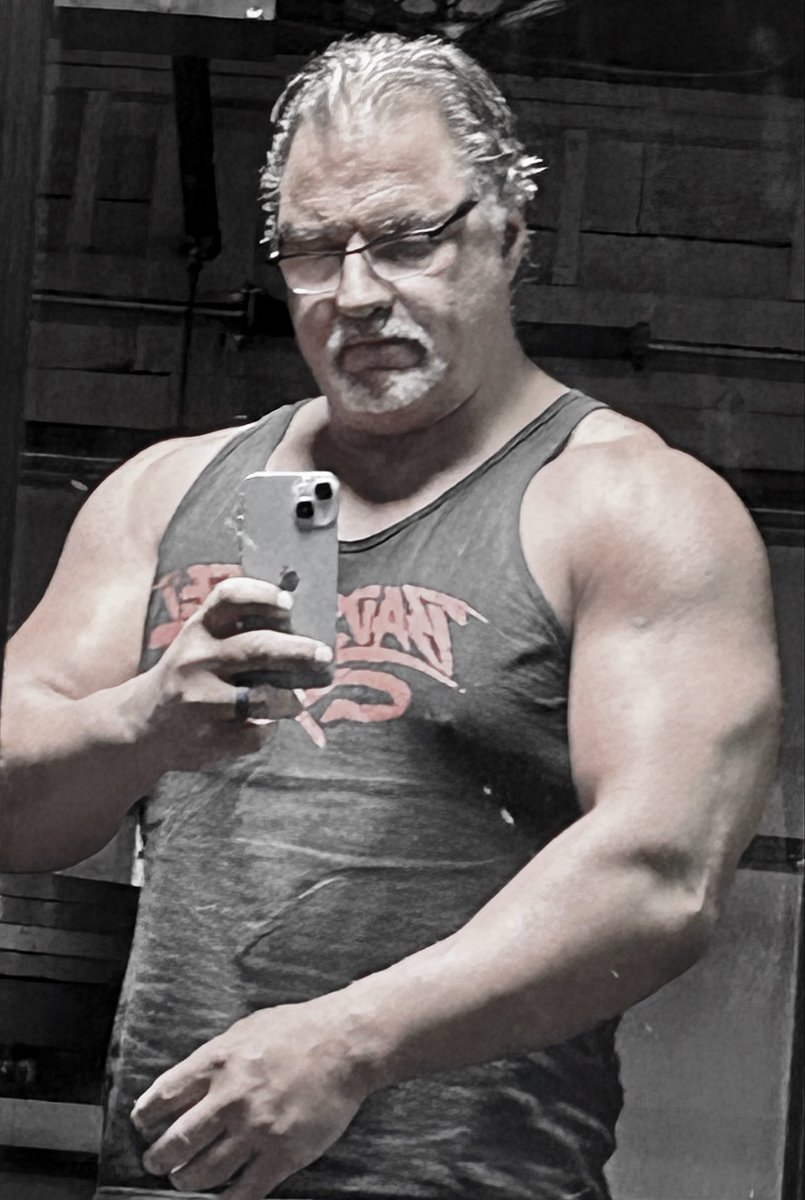 TheRealAlSnow's tweet photo. #competitioncontinues #fitover60 #garagegym https://t.co/QAt5vDMCW3