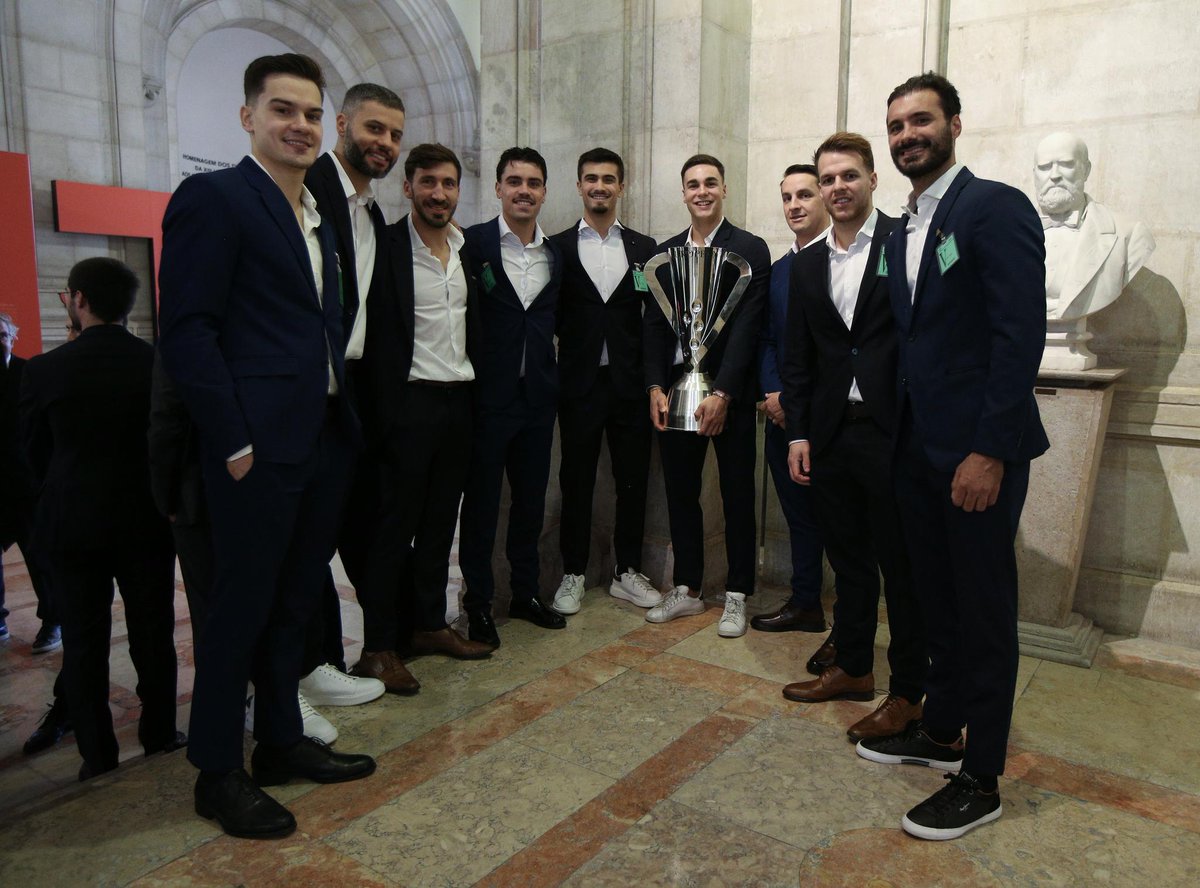 OficialFPP's tweet photo. 🇵🇹 𝗥𝗲𝗲𝗻𝗰𝗼𝗻𝘁𝗿𝗼 𝗱𝗲 𝗰𝗮𝗺𝗽𝗲𝗼̃𝗲𝘀 🤩
#PortugalPorMais
#PortugalSobreRodas #HóqueiEmPatins #KelmePortugal #Azemad #HMMotor #Zumub #EfficiencyMatch https://t.co/e6ogxXbX9H
