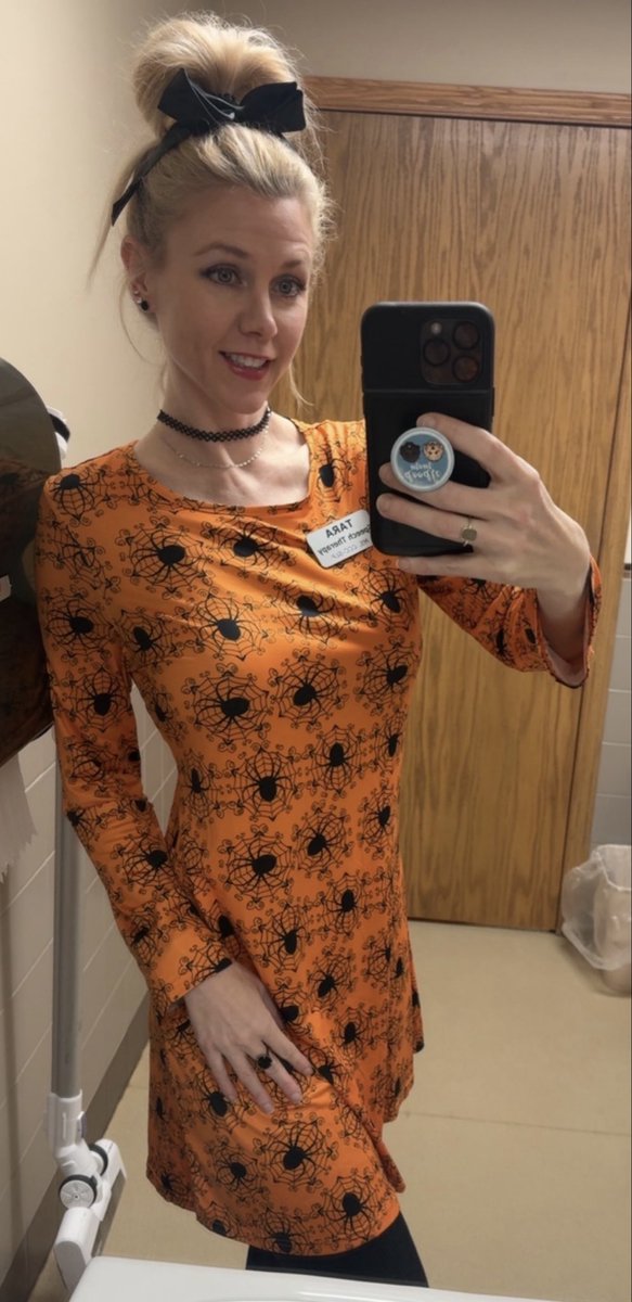 TaraWasinger's tweet image. Love being festive for the residents (and for myself)! 🕷️👻🎃💀🍬🧡  
#halloween2025 #nofilterphoto #spookyvibes