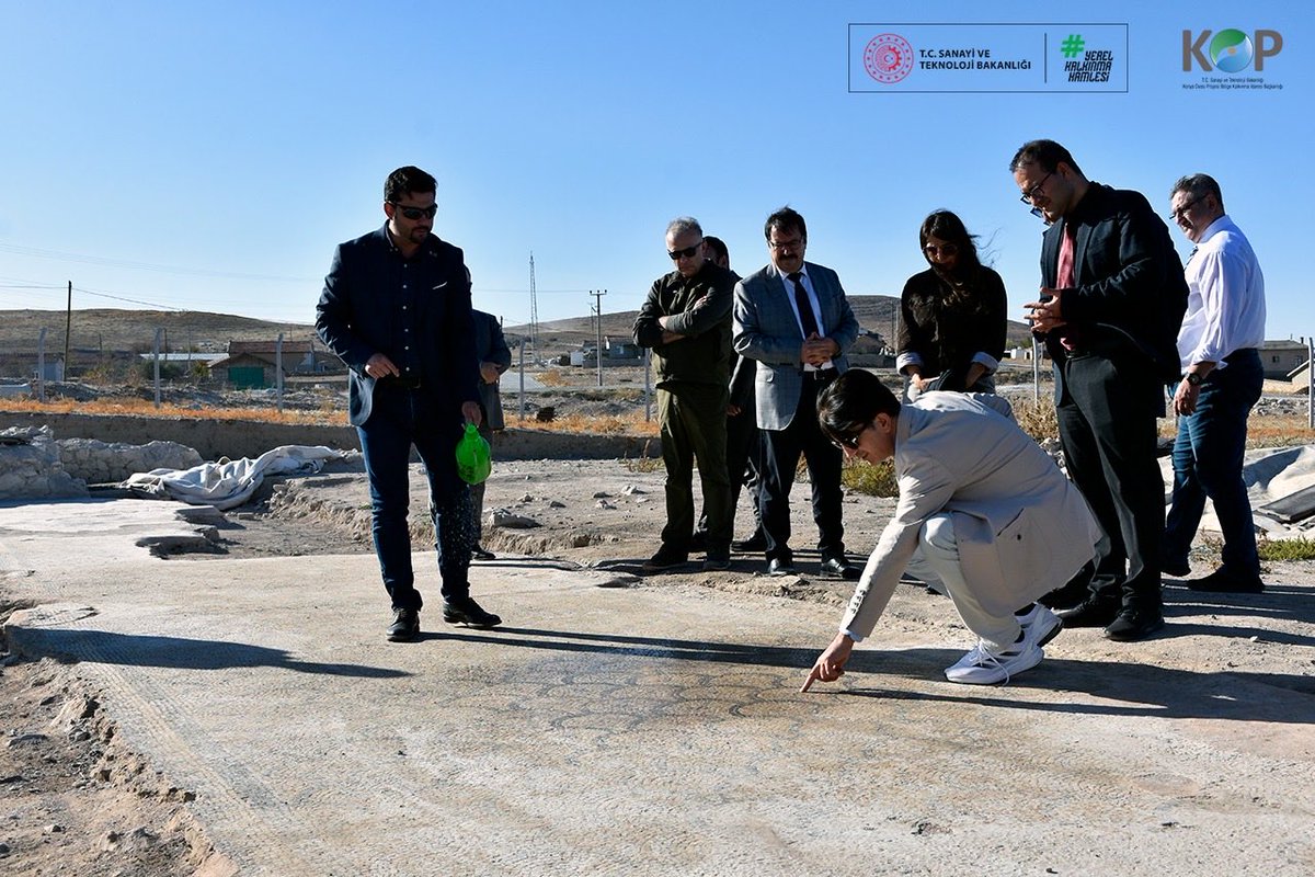 Başkanımız, Cumhurbaşkanlığı Strateji ve Bütçe Başkanlığı heyetinin katılımıyla Konya'nın Karatay ilçesi Yağlıbayat Mahallesi’nde bulunan Savatra Antik Kenti kazı alanında incelemelerde bulundu.

Programa, Cumhurbaşkanlığı Strateji ve Bütçe Başkanlığı Sektörler ve Kamu