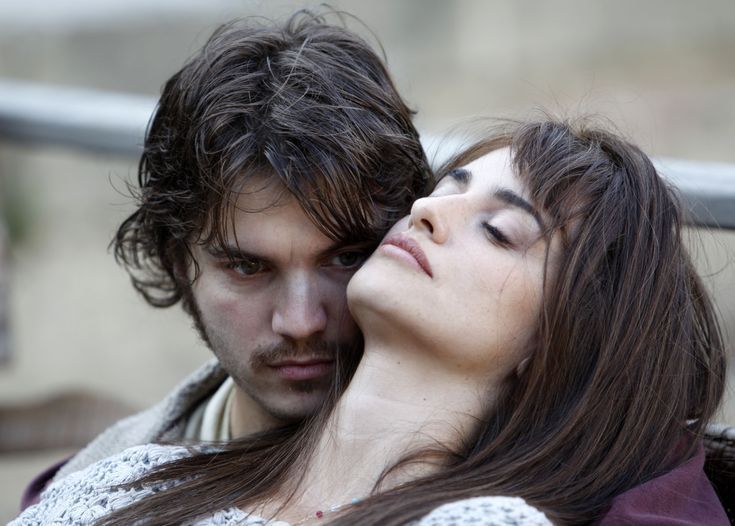 Tieni un capo del filo,con l’altro capo in mano.
Io correrò nel mondo. E se dovessi perdermi tu tira..

Margaret Mazzantini #NatiOggi

#RaccontodellaSera
Venuto al mondo