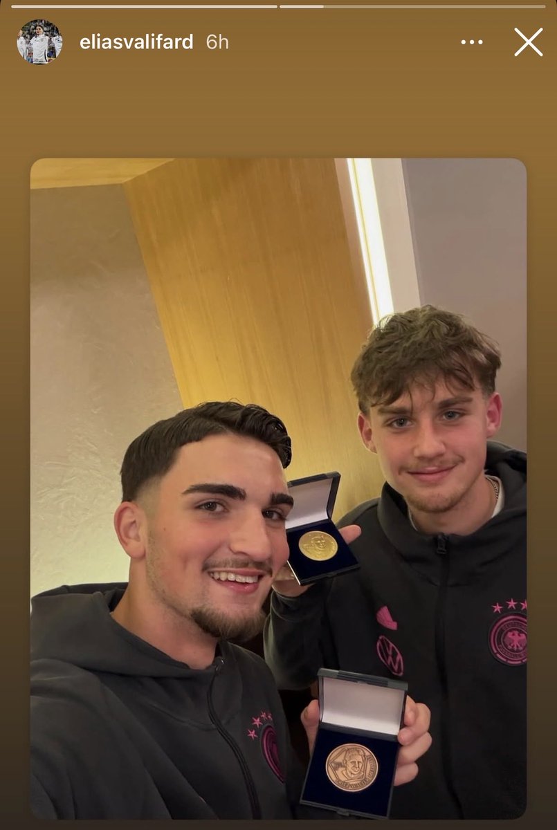 And here he is with his medal 😀🥉