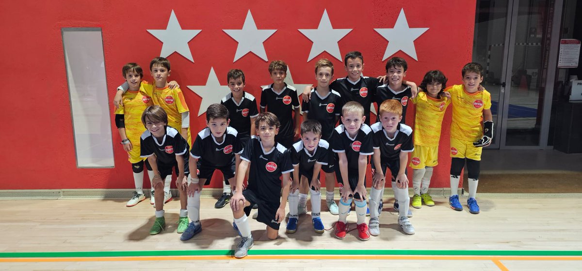 RFFM_FutbolSala's tweet image. ⚪️🔴 Nuestros más pequeños de la casa han realizado un nuevo entrenamiento en el tarde de ayer. La #SeMadrid Sub-10 Masculina de Fútbol Sala volvió a las Instalaciones Deportivas de Canal Isabel II de la @deportecmadrid