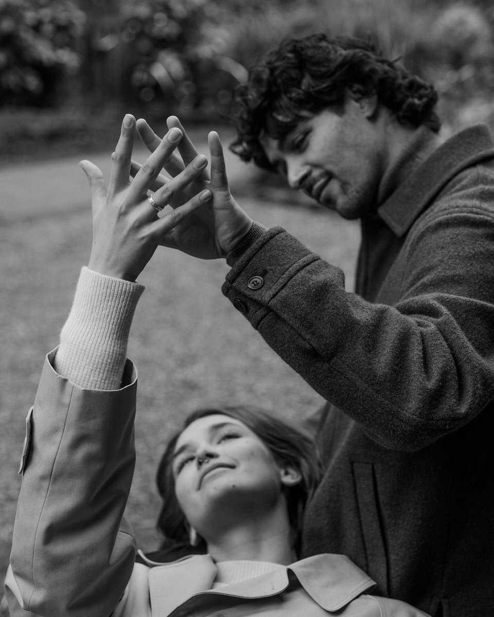 ضم يدي في راحت يديك ياعديل الروح،،،
انا منيب في حاجة...هالدنيا دامك معي،،♥️⚜️
#بوح_المشاعر 
#رساله_لمن_تحب